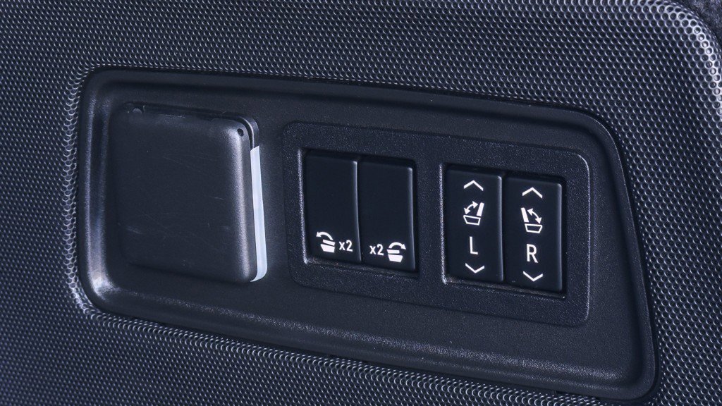 Used 2022 Cadillac Escalade ESV Sport Platinum w/ Heavy-Duty Trailer Package image 12