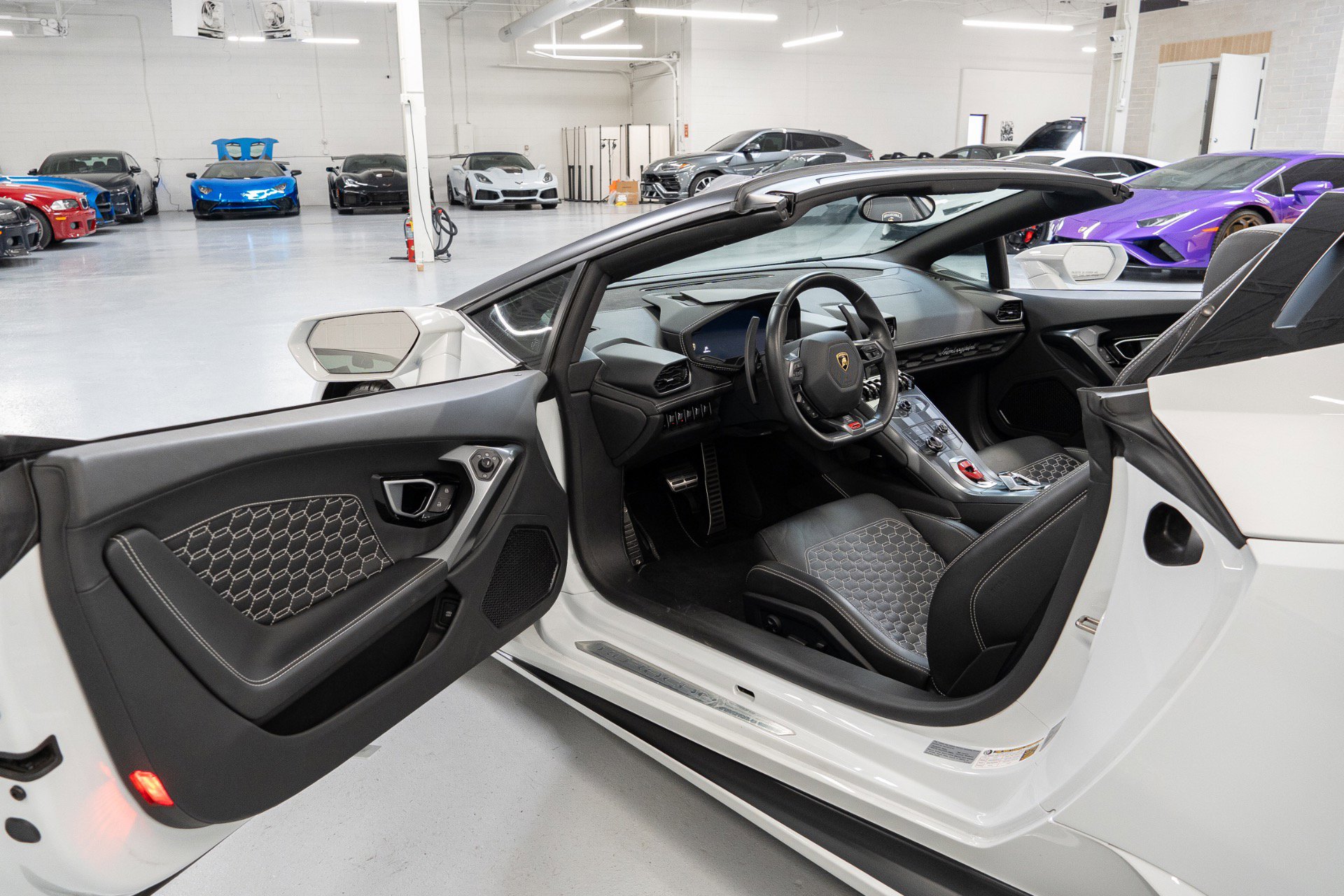 Used 2017 Lamborghini Huracan LP 580-2 image 11