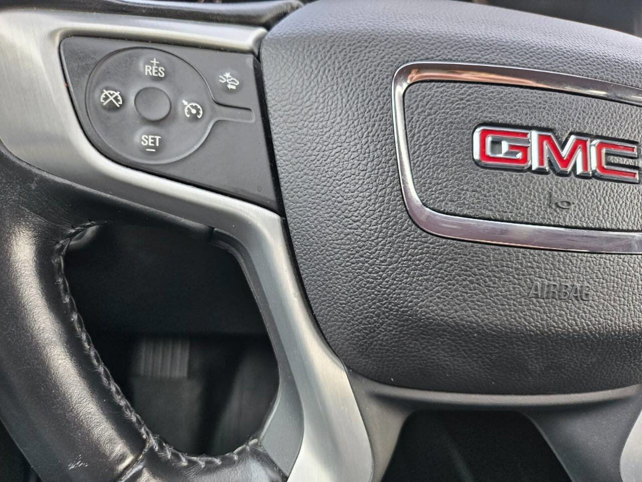 Used 2022 GMC Acadia SLT w/ LPO, Floor Liner Package image 17