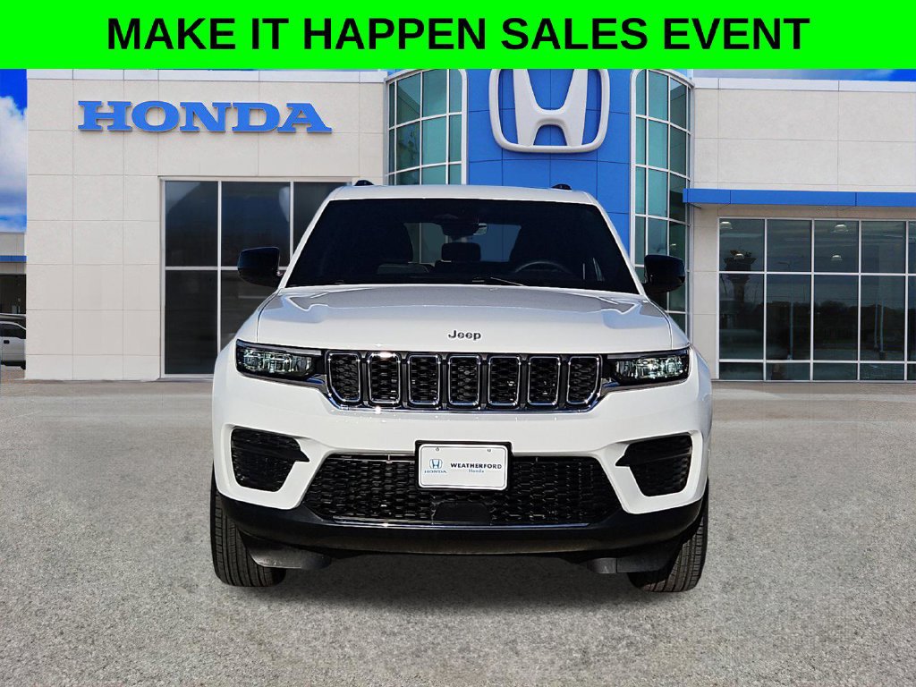 Used 2025 Jeep Grand Cherokee Laredo X RWD image 8