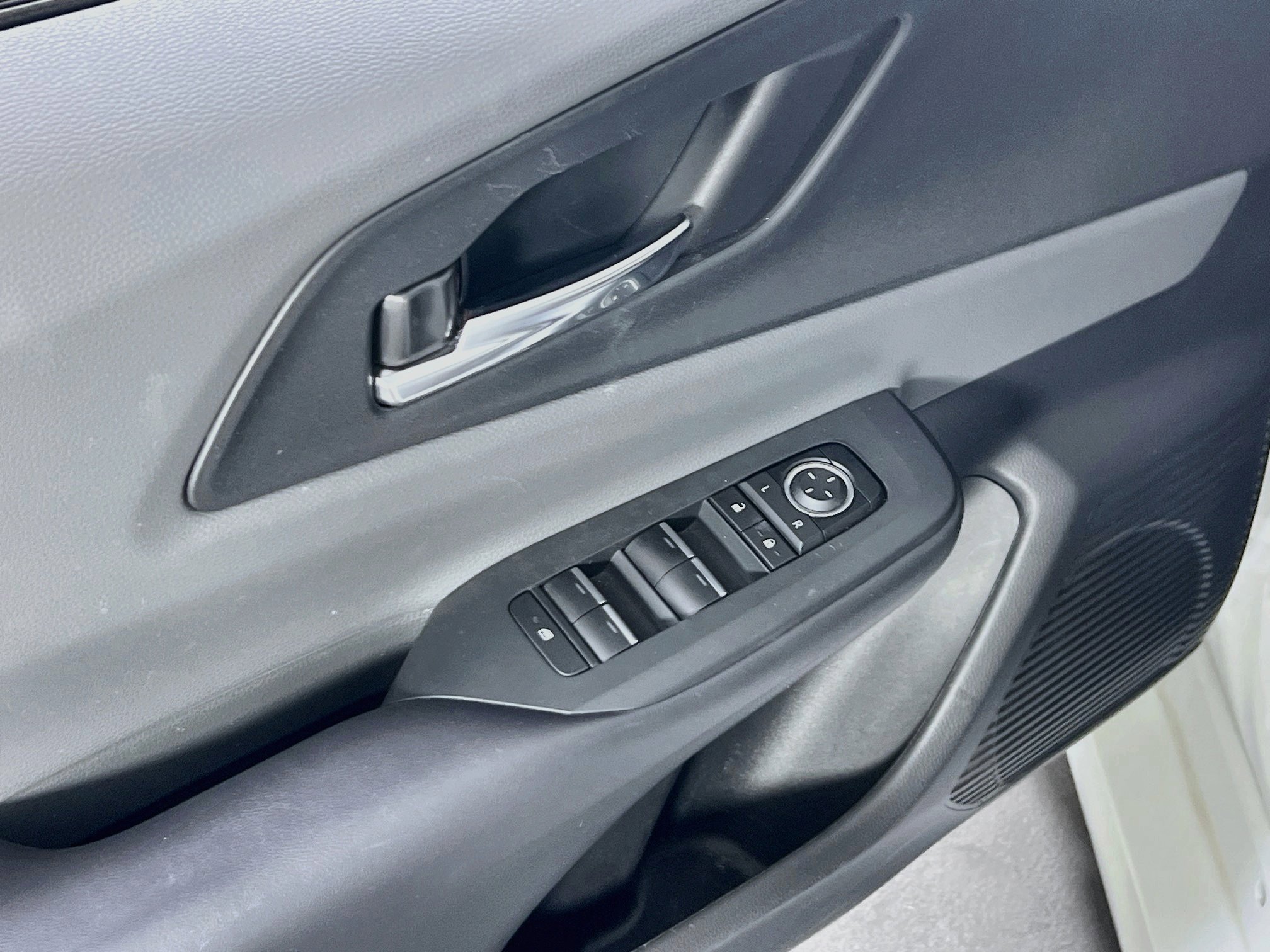 Used 2023 Toyota Prius XLE image 17