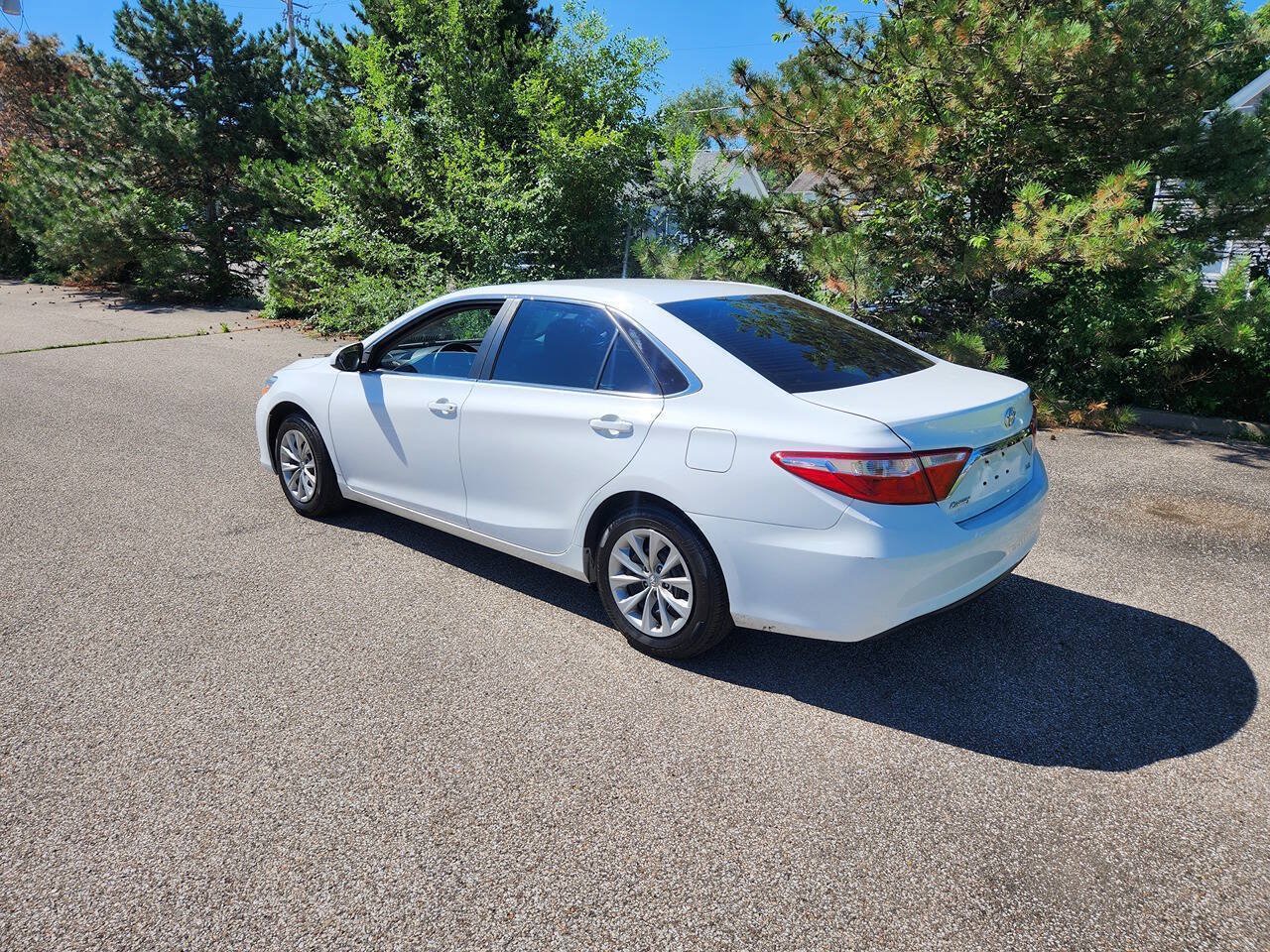 Used 2015 Toyota Camry LE FWD image 8