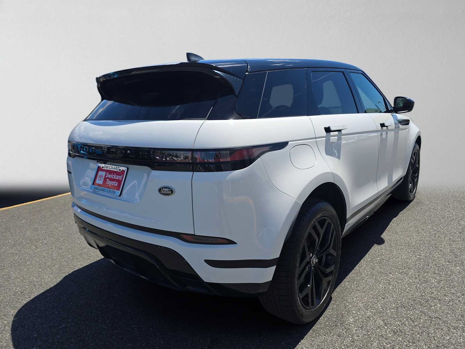 Used 2023 Land Rover Range Rover Evoque R-Dynamic SE AWD/4WD image 3