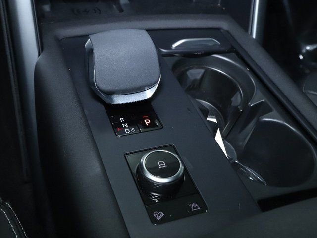 Certified 2023 Land Rover Discovery Metropolitan Edition AWD/4WD image 25