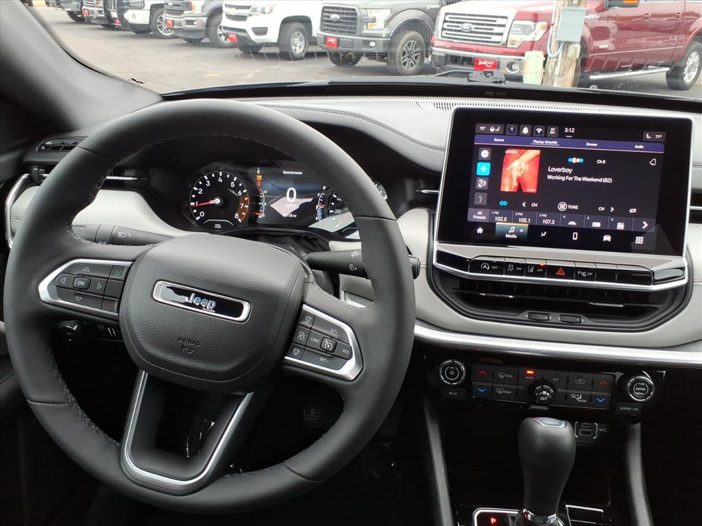 Used 2024 Jeep Compass Limited image 17