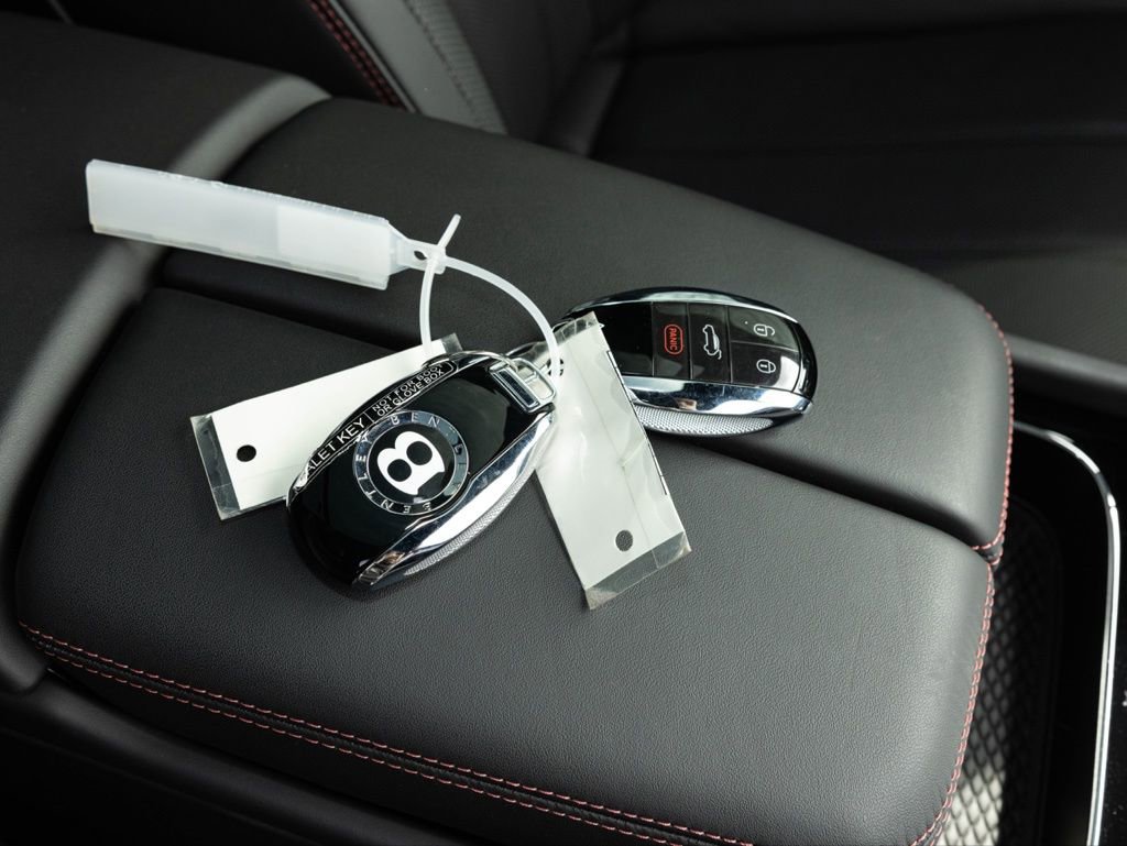 Certified 2025 Bentley Bentayga AWD/4WD image 83
