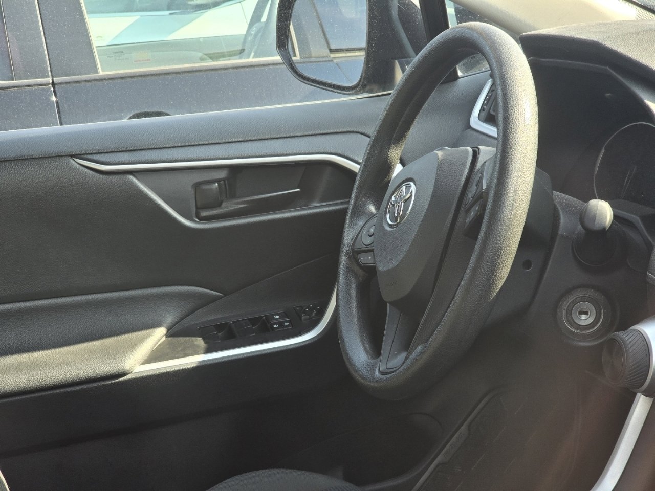 Used 2024 Toyota RAV4 LE AWD/4WD image 18