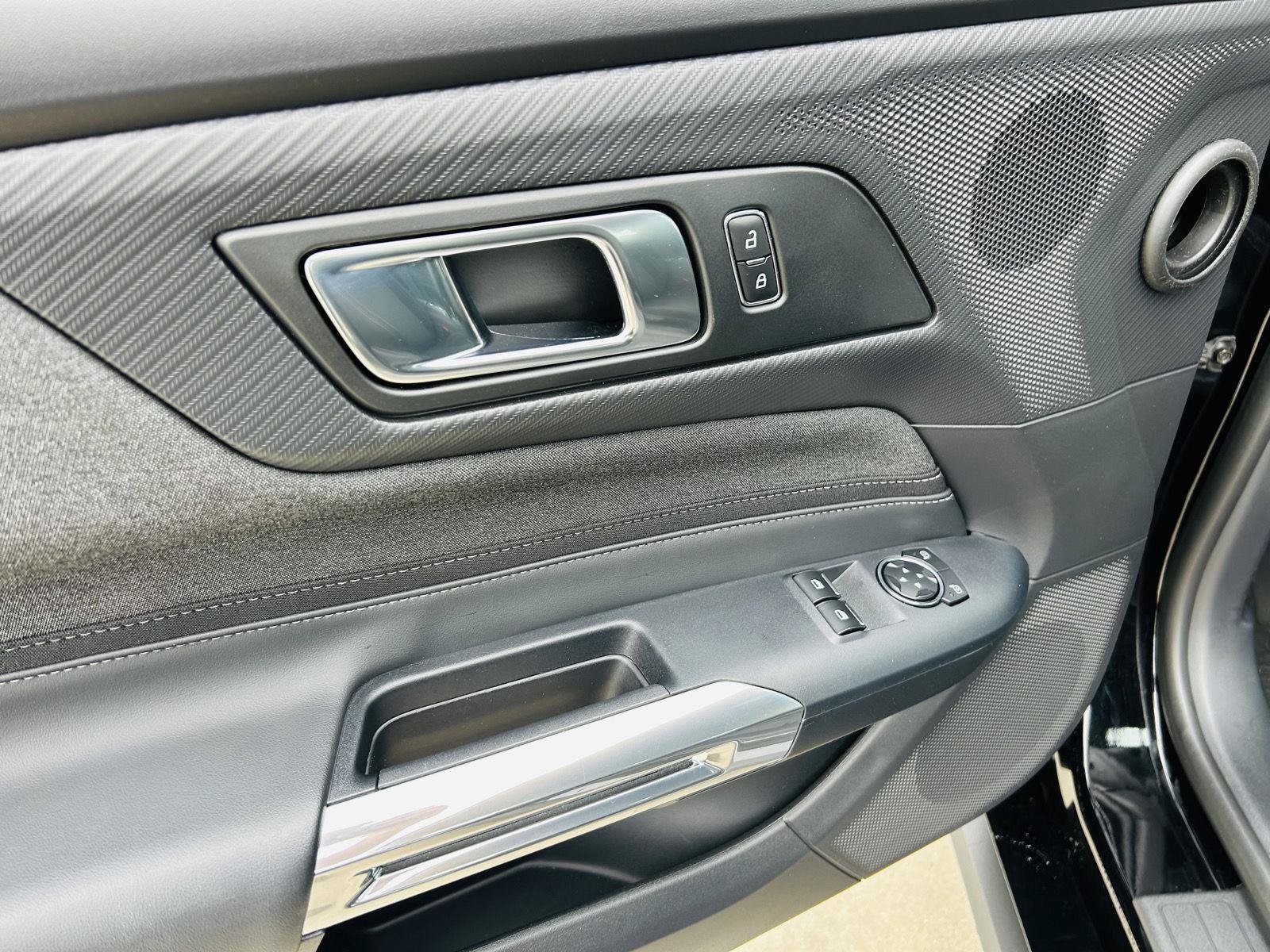 Used 2025 Ford Mustang Coupe RWD image 10