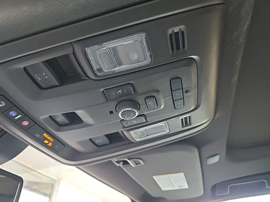 Used 2023 GMC Yukon SLT w/ SLT Premium Package RWD image 14