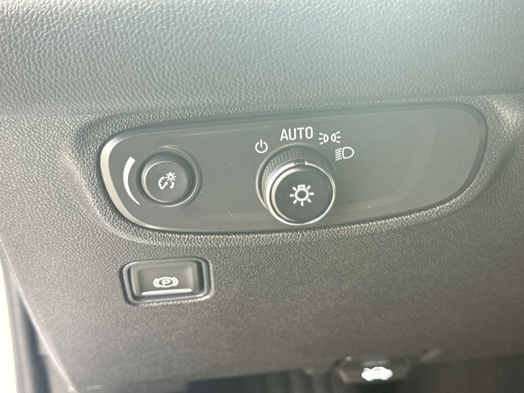 Used 2024 GMC Terrain SLE FWD image 17