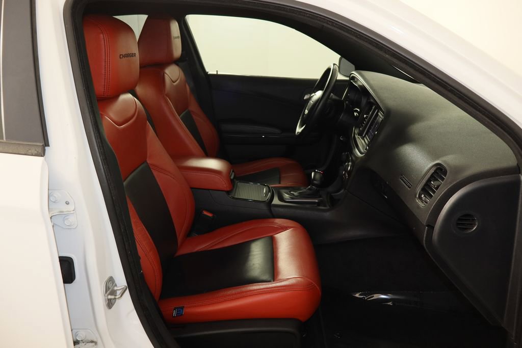 Used 2018 Dodge Charger SXT w/ Blacktop Package image 19