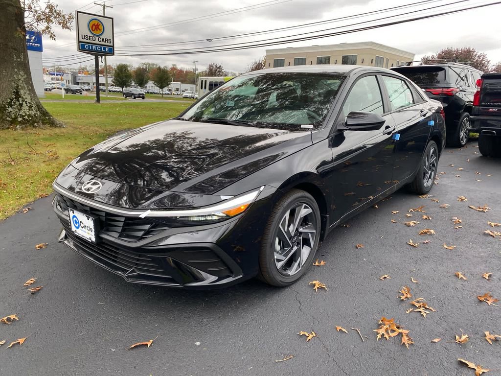 New 2025 Hyundai Elantra SEL image 3