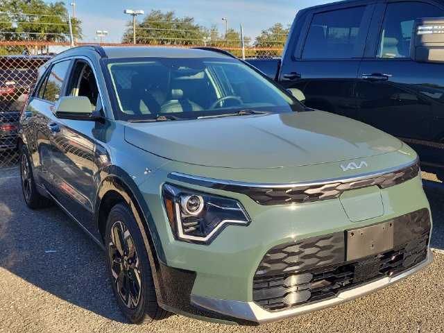Used 2024 Kia Niro Wind w/ Wind Preserve Package FWD image 2