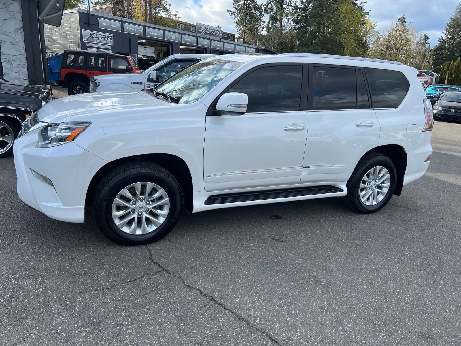 Used 2016 Lexus GX 460 w/ Comfort Package AWD/4WD image 2