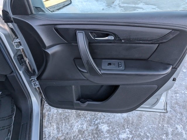 Used 2015 Chevrolet Traverse LT w/ Style and Technology Package image 32