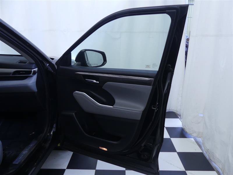 Used 2020 Toyota Highlander Limited AWD/4WD image 24