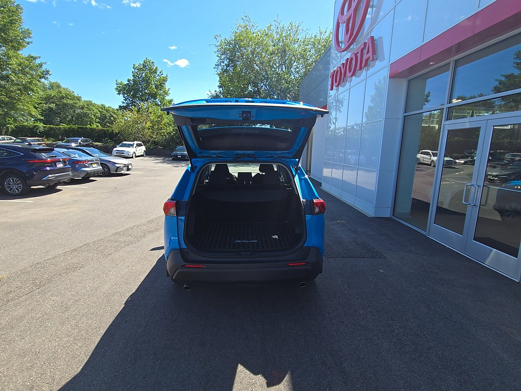 Certified 2021 Toyota RAV4 LE AWD/4WD image 11