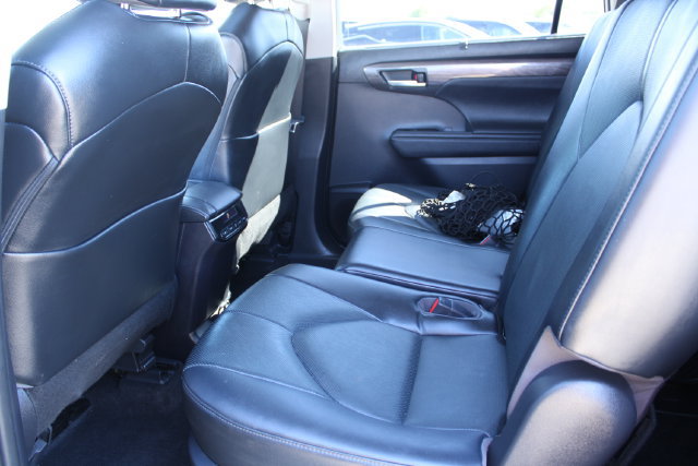 Used 2023 Toyota Highlander Limited FWD image 40