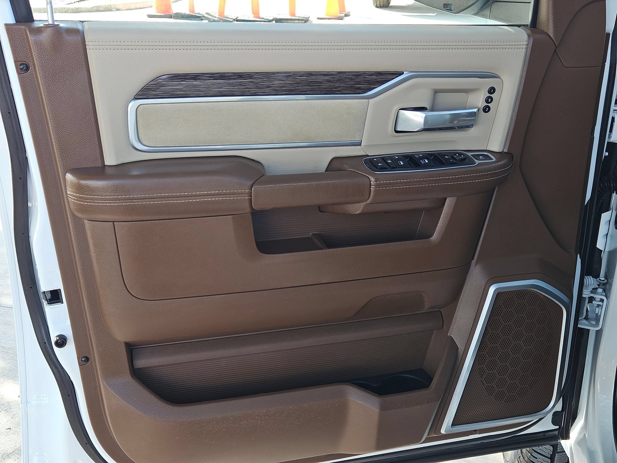 Used 2019 RAM 2500 Laramie AWD/4WD image 11