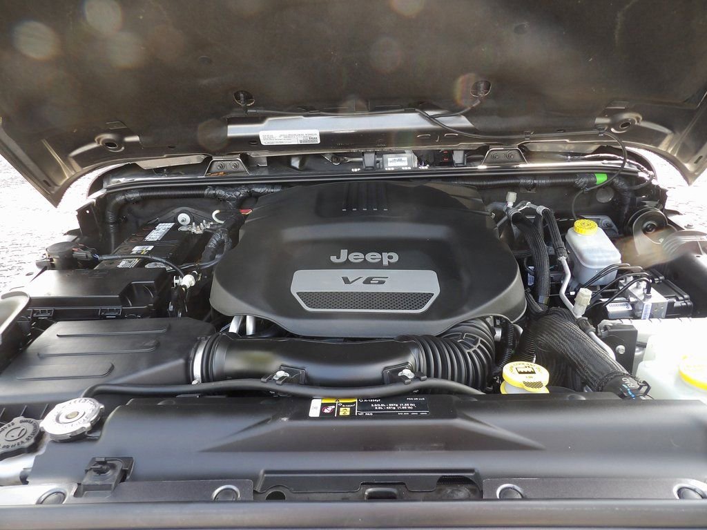 Used 2017 Jeep Wrangler Unlimited Sahara w/ Connectivity Group image 24