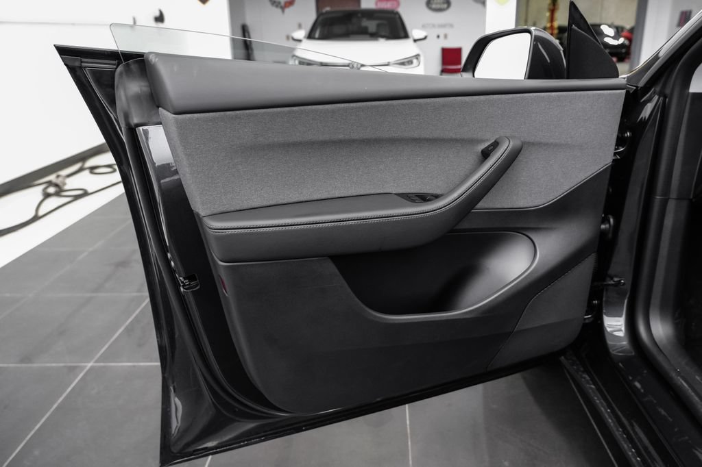 Used 2026 Tesla Model Y 2WD image 40