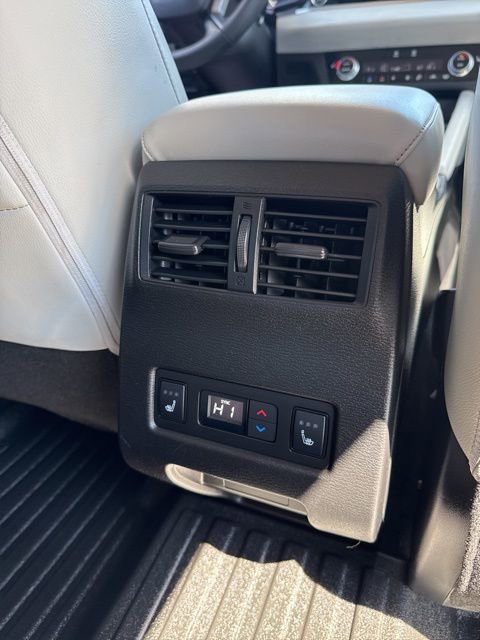 Used 2024 Mitsubishi Outlander SEL image 19