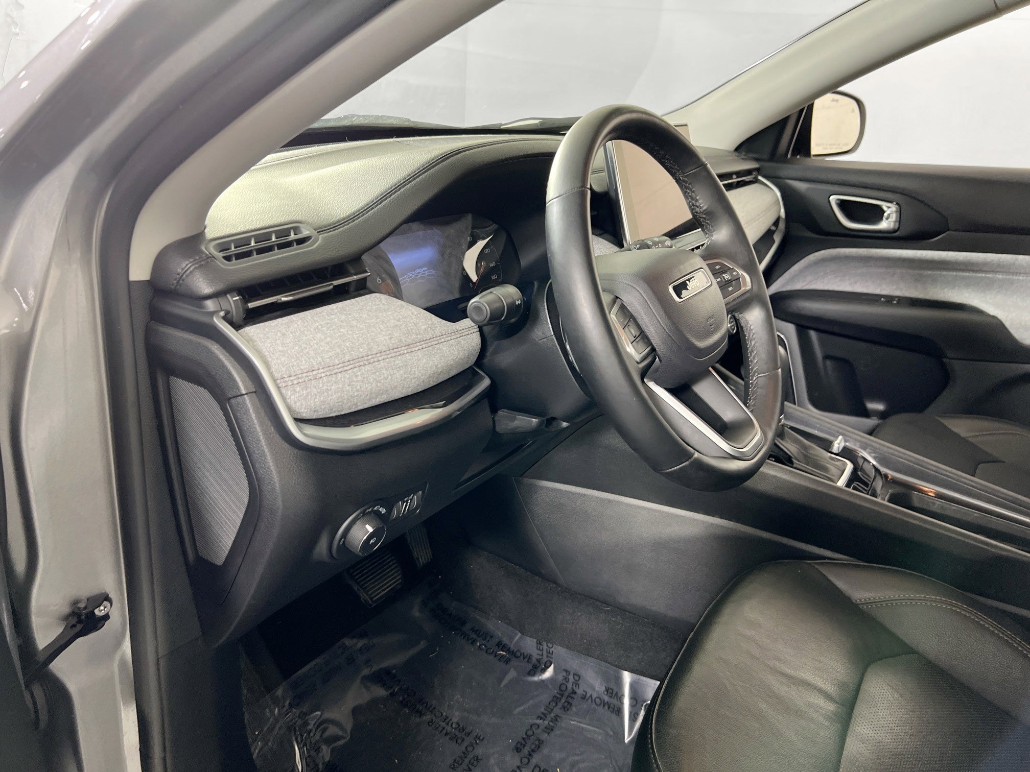 Used 2022 Jeep Compass Latitude AWD/4WD image 9