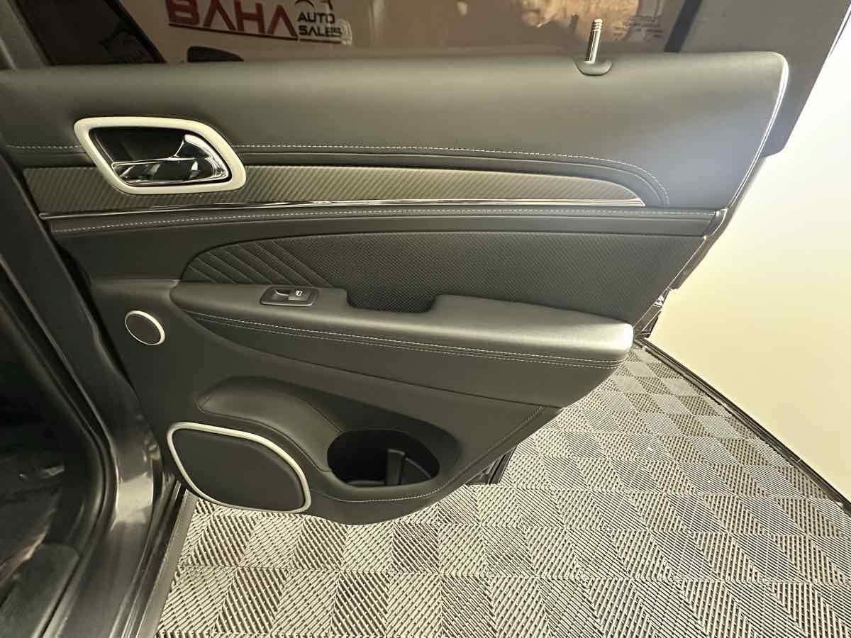 Used 2018 Jeep Grand Cherokee SRT AWD/4WD image 18