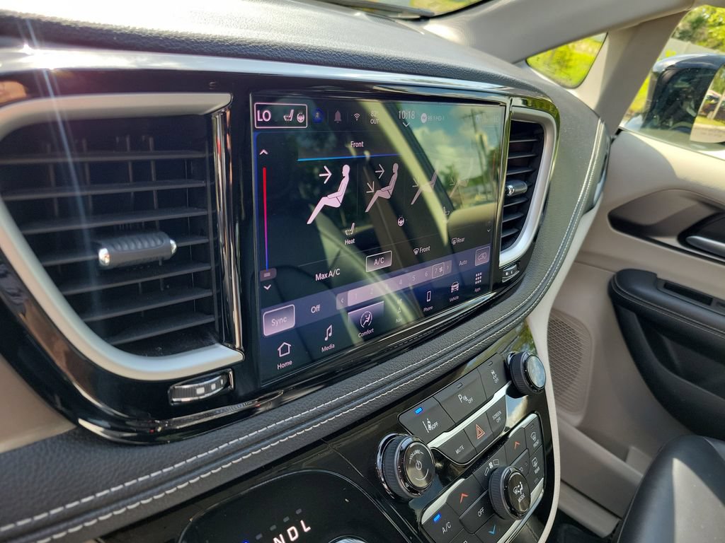 Used 2024 Chrysler Pacifica Limited FWD image 23