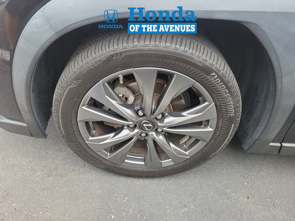 Used 2019 Lexus UX 200 F Sport w/ F Sport Premium Package FWD image 4