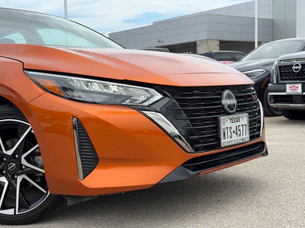 Used 2025 Nissan Sentra SR FWD image 3