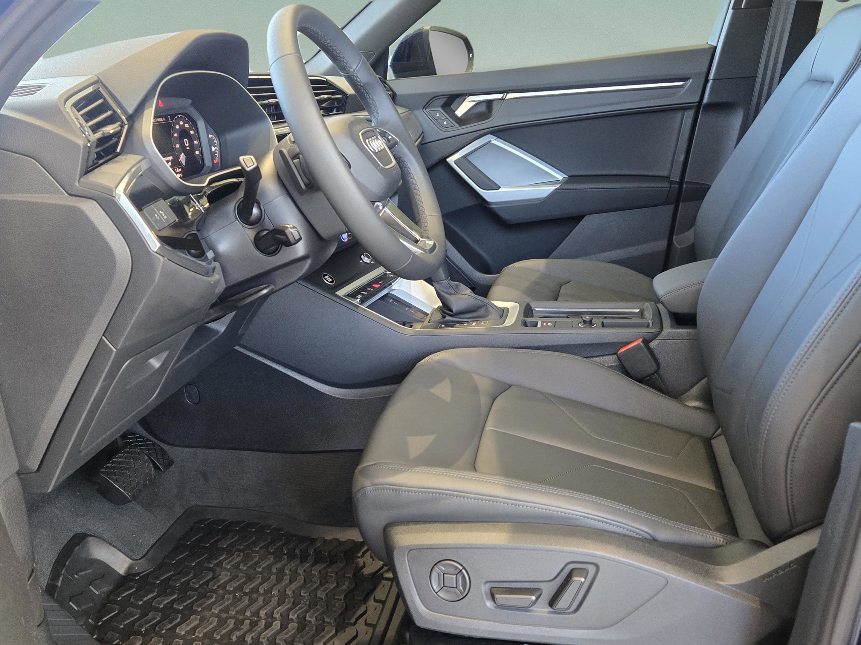 New 2025 Audi Q3 2.0T Premium image 14