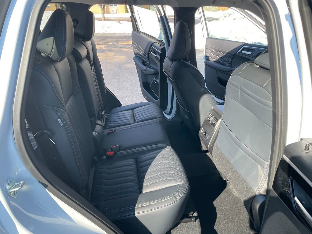 New 2026 Mitsubishi Outlander SEL image 26
