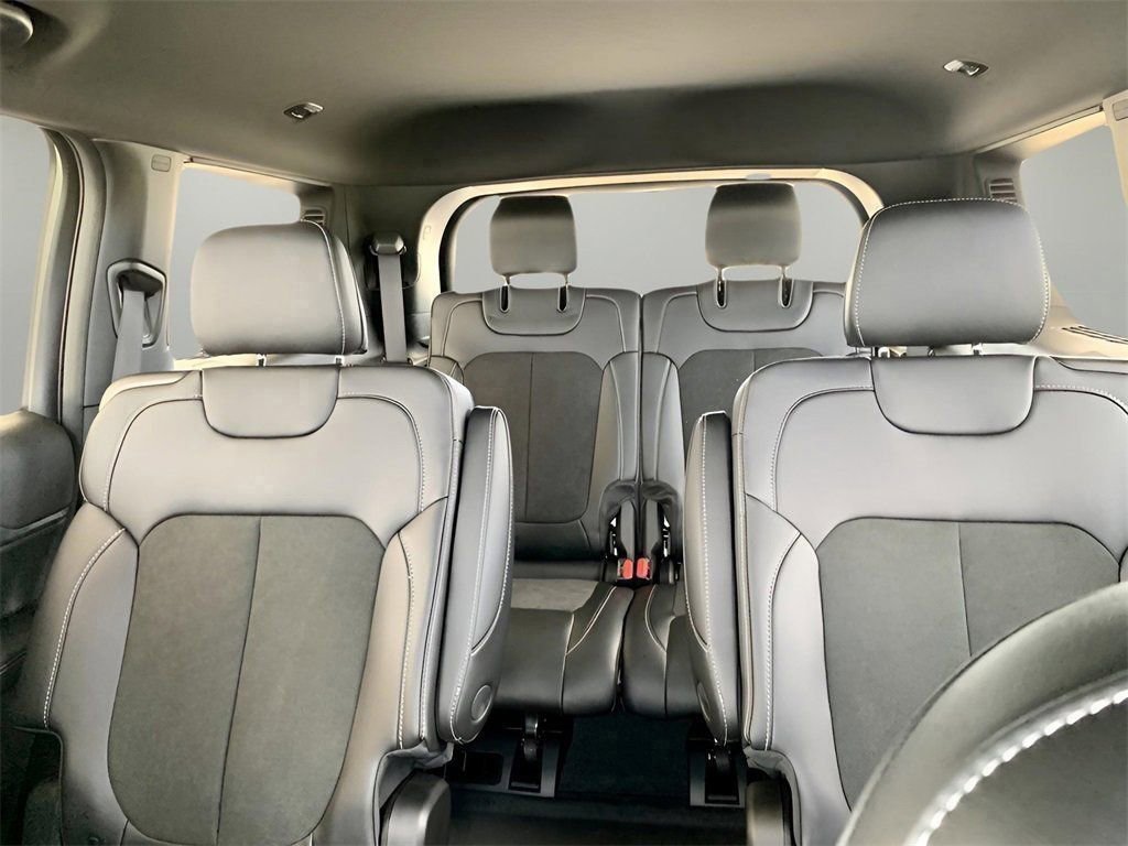 New 2025 Jeep Grand Cherokee L Altitude image 50