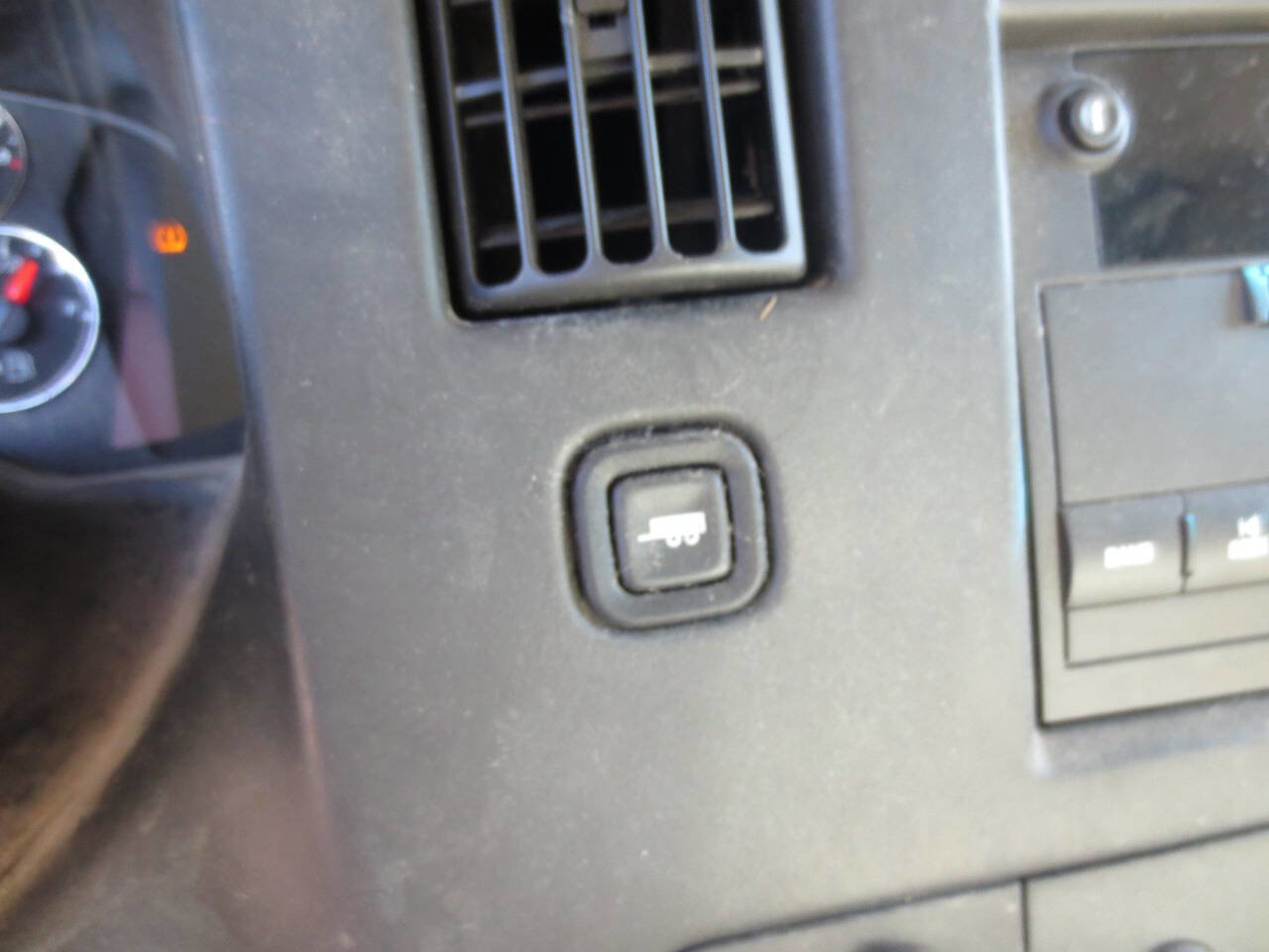 Used 2013 Chevrolet Express 2500 image 16