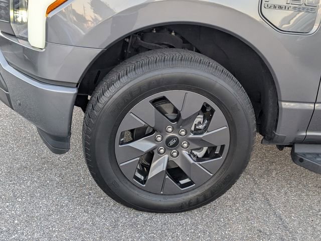 Used 2023 Ford F150 Lightning Lariat image 4