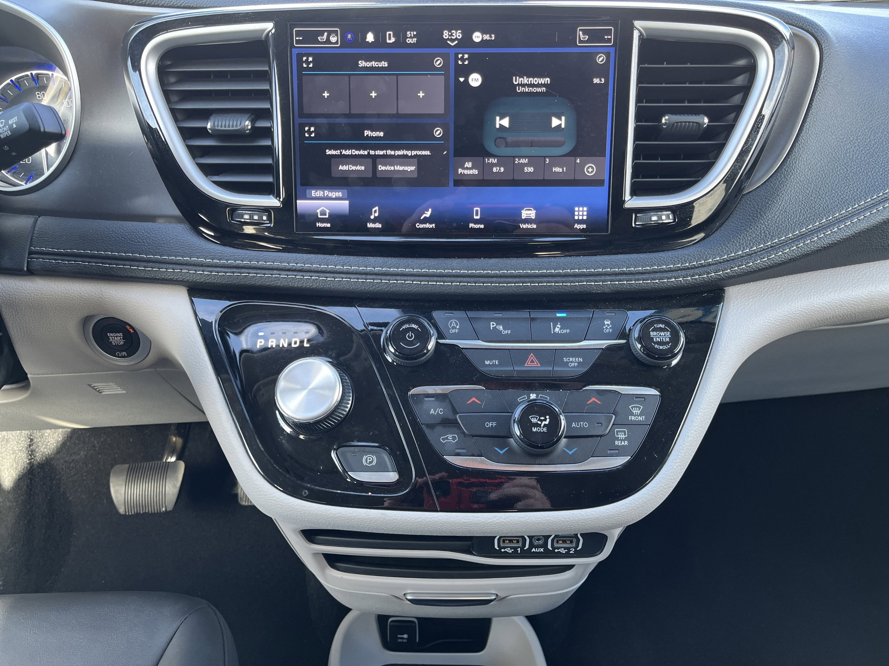 Used 2024 Chrysler Pacifica Touring-L image 27