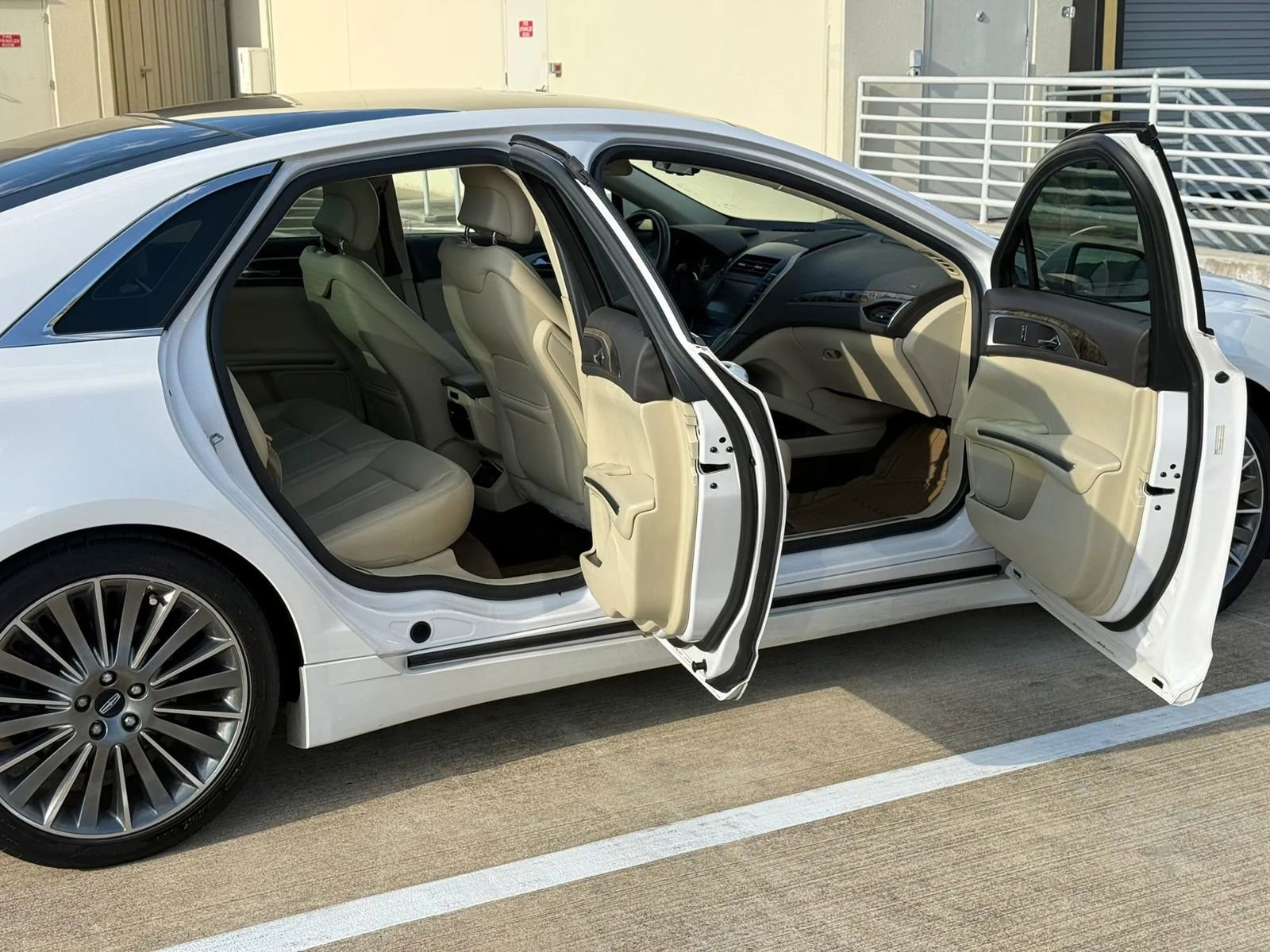 Used 2013 Lincoln MKZ Hybrid image 19