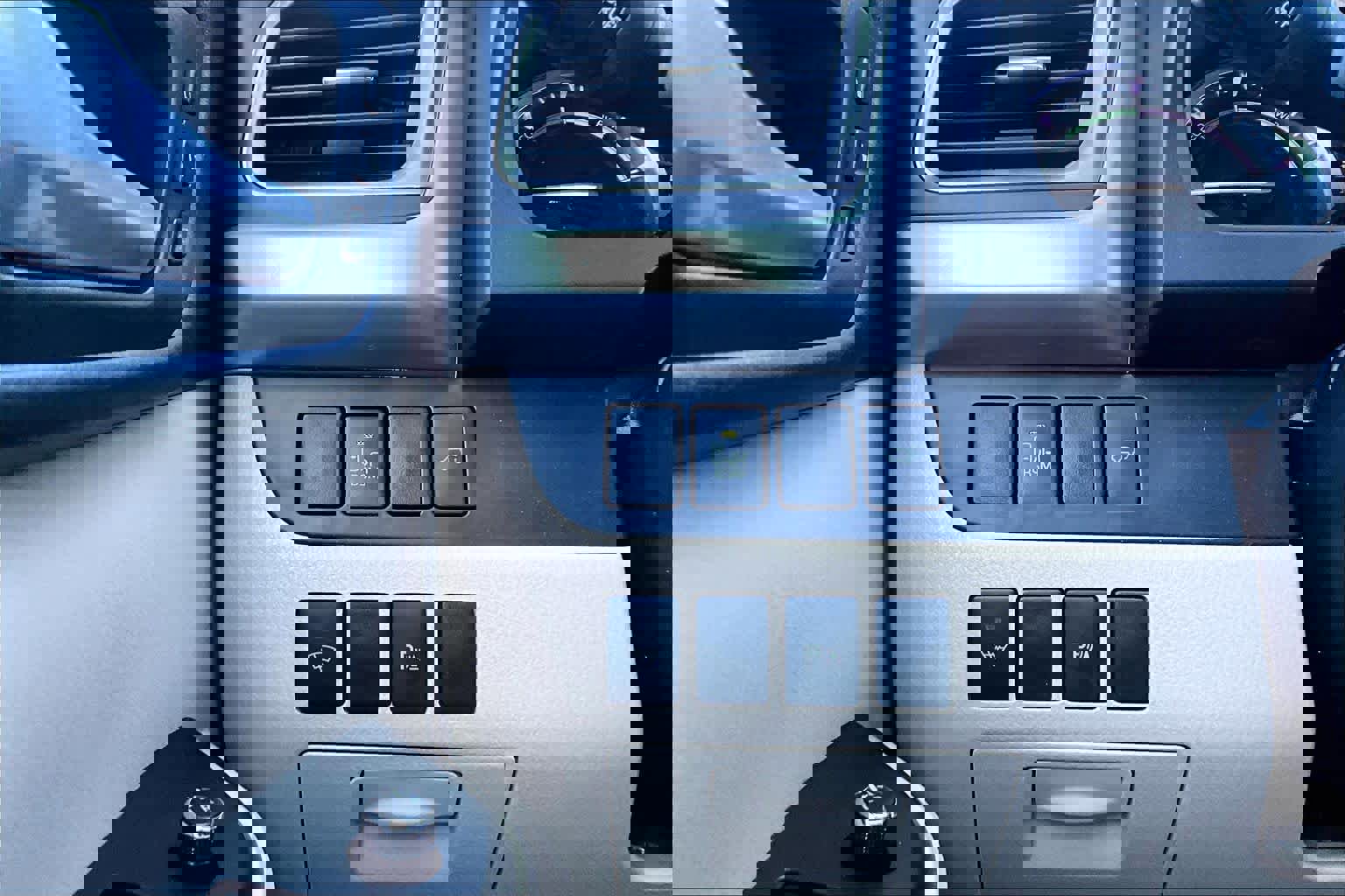 Used 2016 Toyota Highlander Limited image 36