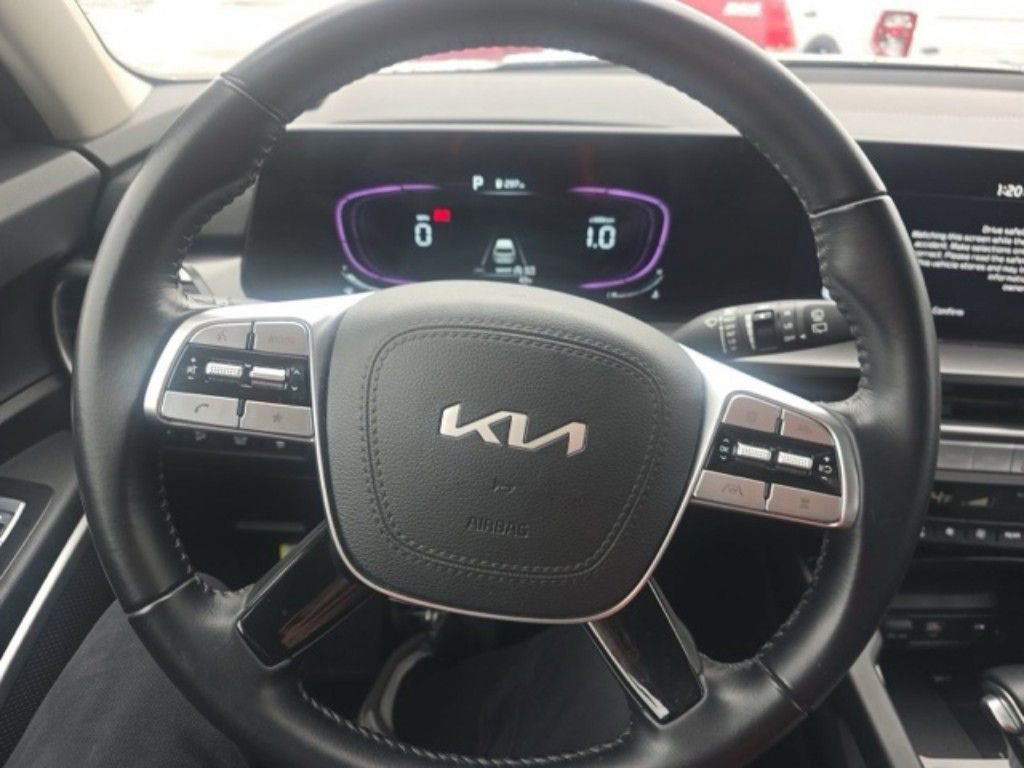 Used 2025 Kia Telluride S image 11