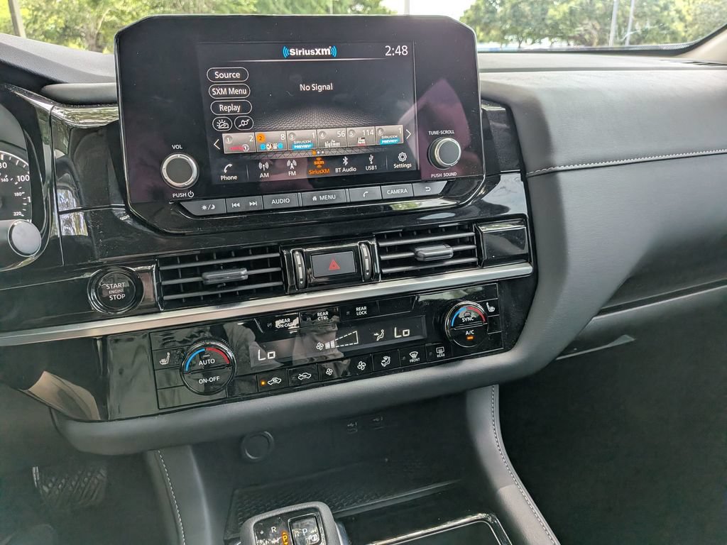 Used 2025 Nissan Pathfinder SV FWD image 31