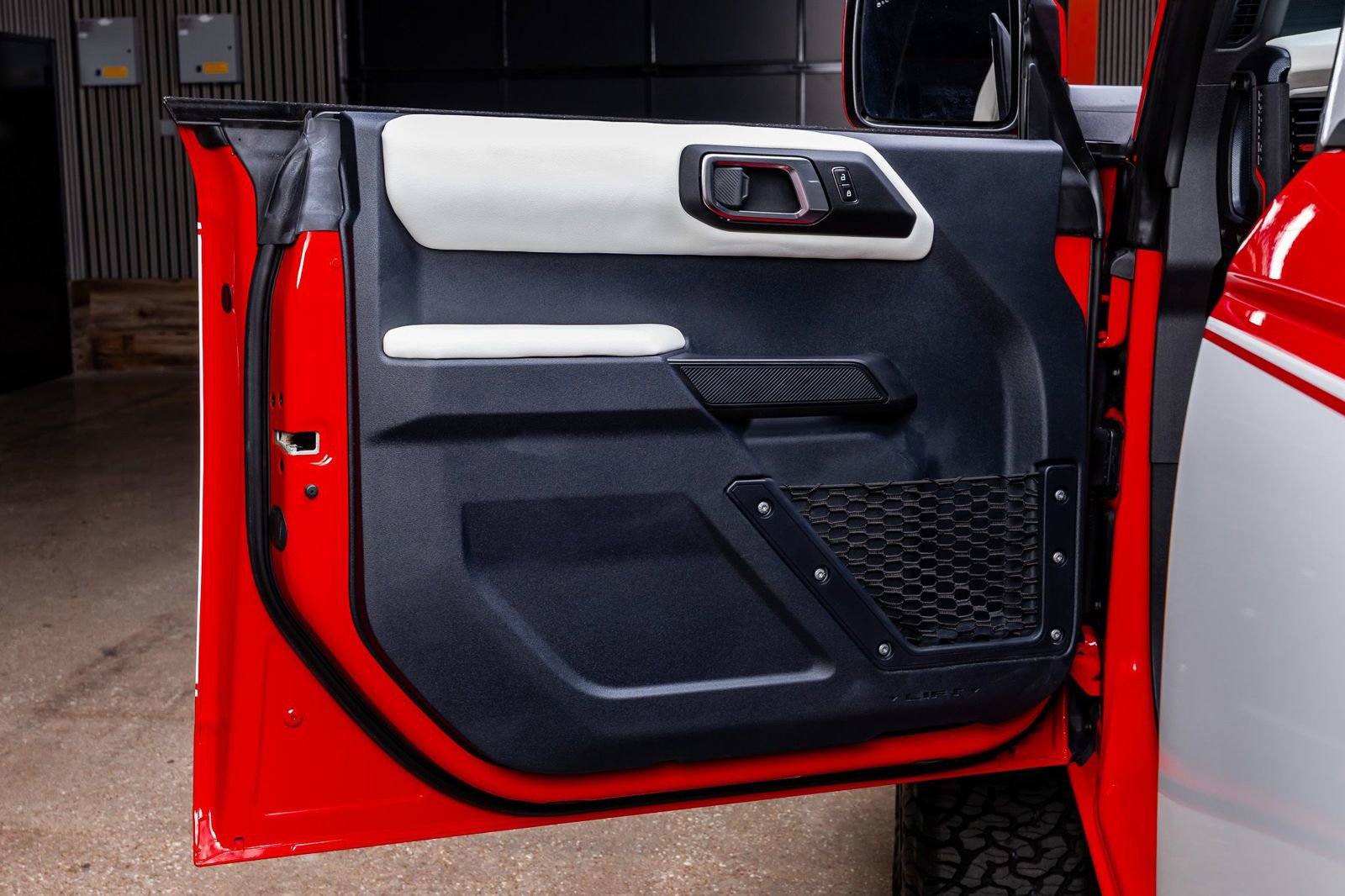 Used 2023 Ford Bronco Heritage Edition AWD/4WD image 33