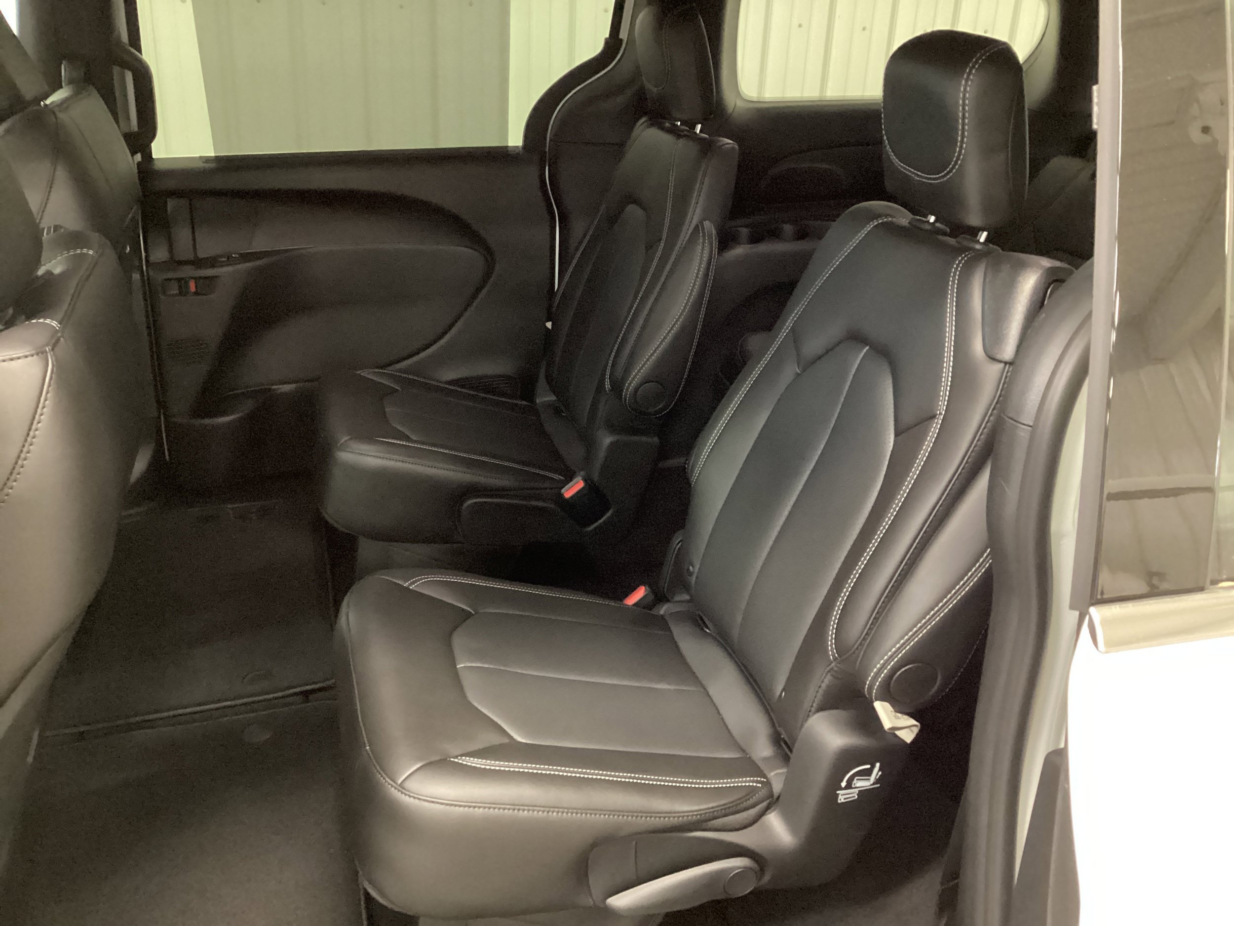 New 2026 Chrysler Pacifica Select AWD/4WD image 30