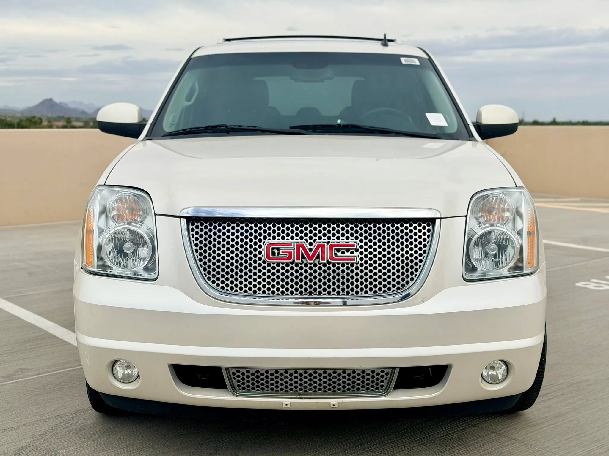 Used 2011 GMC Yukon Denali RWD image 4