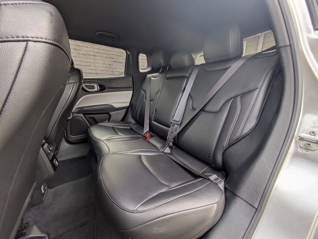 Used 2025 Jeep Compass Limited image 26