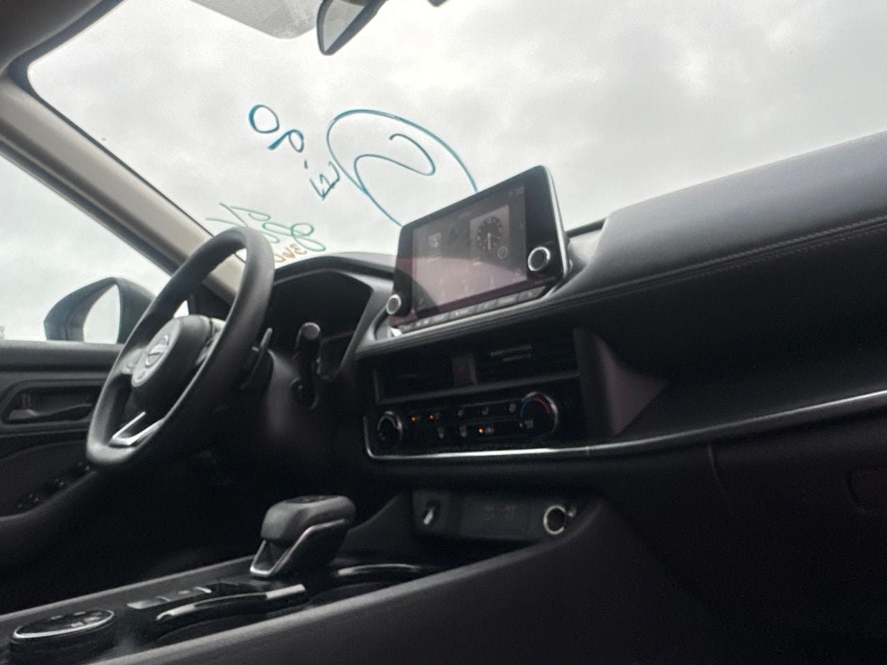 Used 2024 Nissan Rogue S AWD/4WD image 27