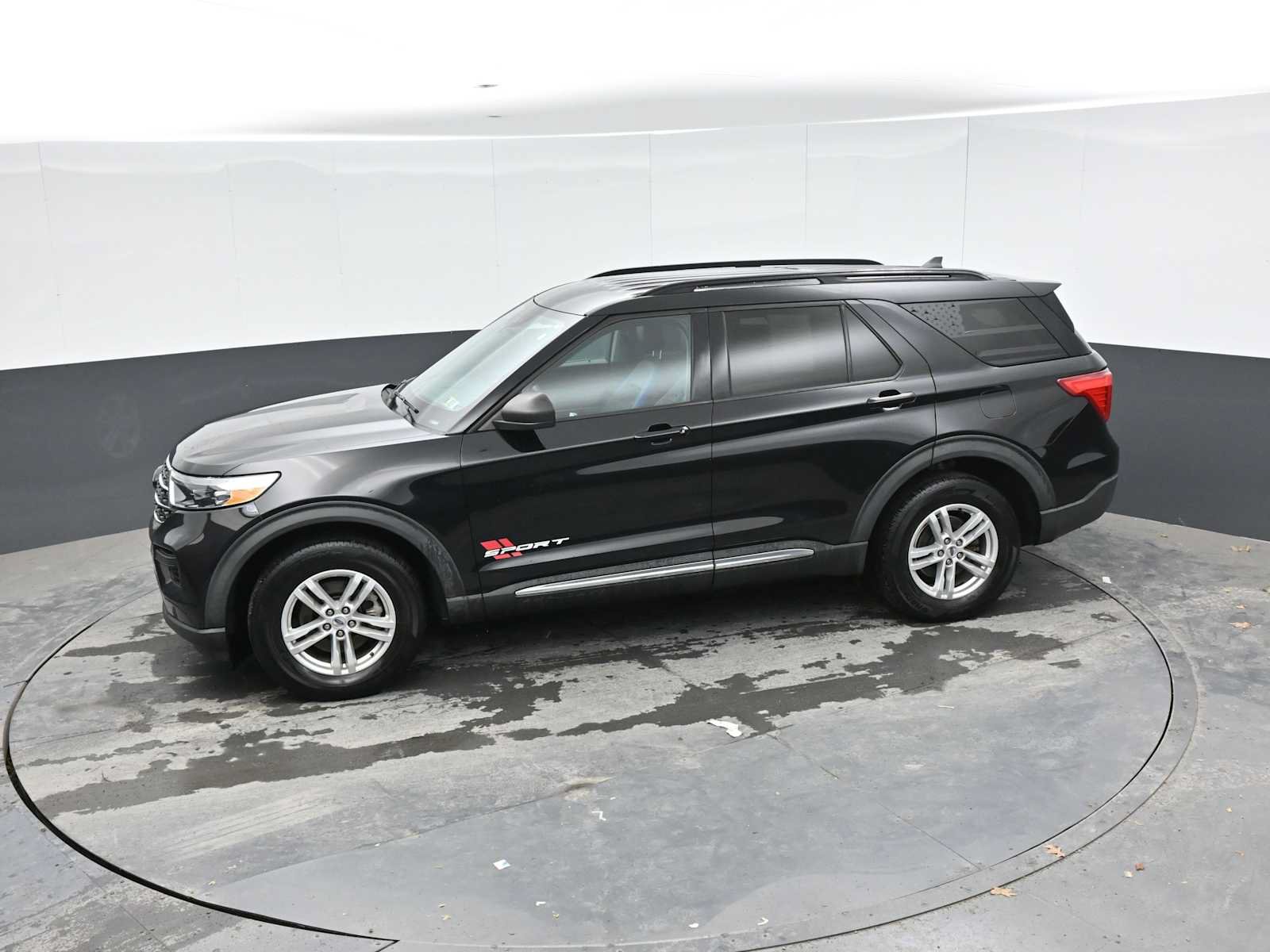 Used 2021 Ford Explorer XLT AWD/4WD image 14