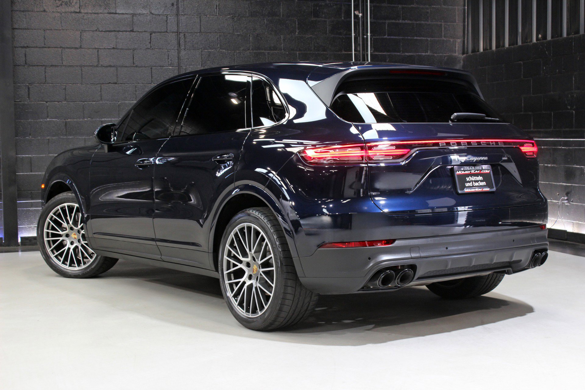 Used 2023 Porsche Cayenne Platinum Edition image 11