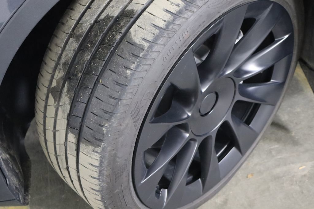 Used 2023 Tesla Model Y Long Range AWD/4WD image 40