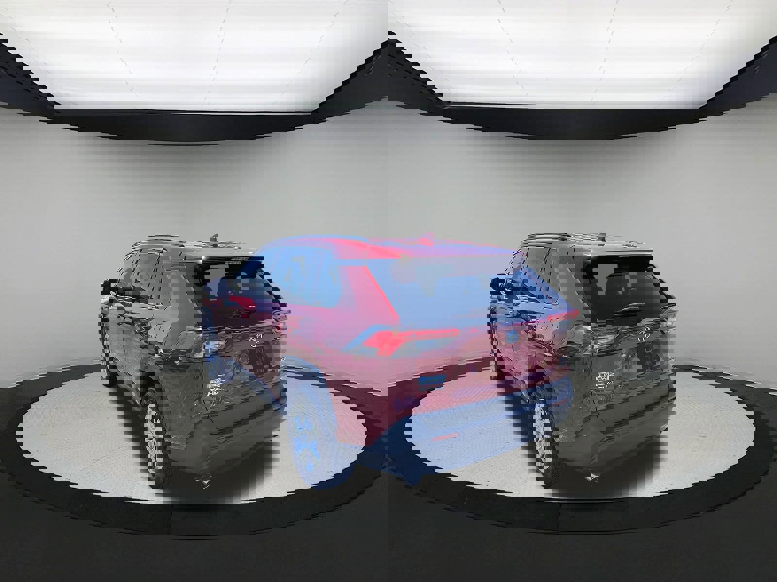 Used 2021 Toyota RAV4 XLE w/ XLE Grade Weather Package image 6